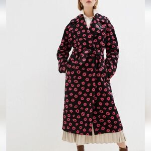 Love Moschino Size 8 (runs bigger) Lips Belted Trench Coat